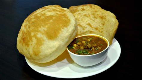 famous chole bhature in delhi.